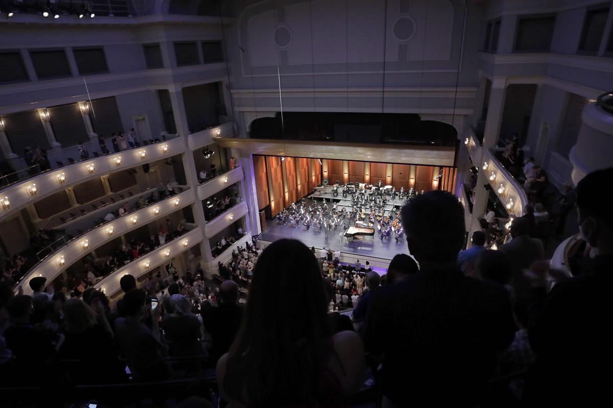 Aerial view of Ilya Shmukler performing in Bass Hall