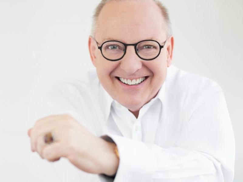 Nicholas McGegan headshot