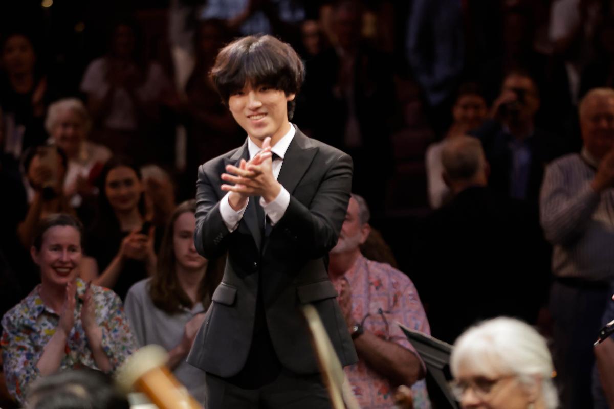 Yunchan Lim applauds