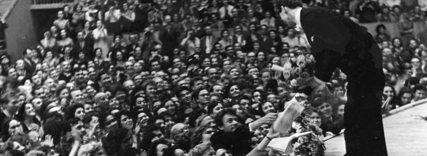 Van Cliburn receiving flowers from a crowd in 1958