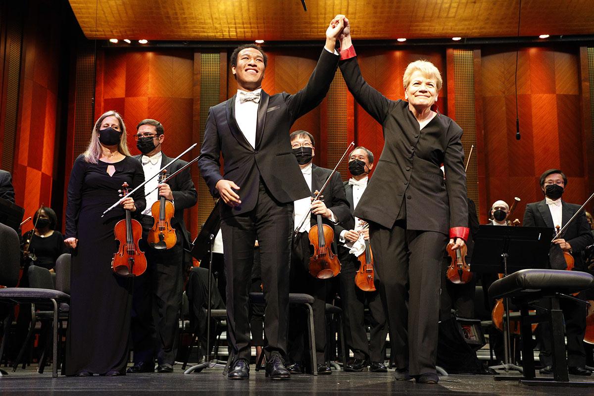 Clayton Stephenson and Marin Alsop during the 2022 Cliburn Competition