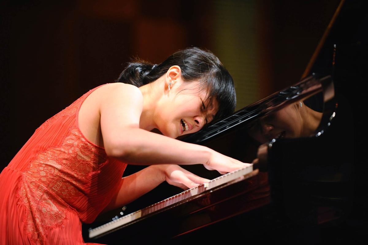 Fei-Fei performs Mozart in the 2013 Cliburn Competition