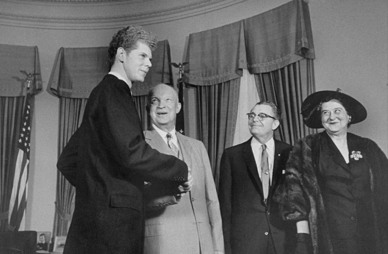 Van Cliburn shakes hands with President Dwight D. Eisenhower in the oval office of the White House – 1958.