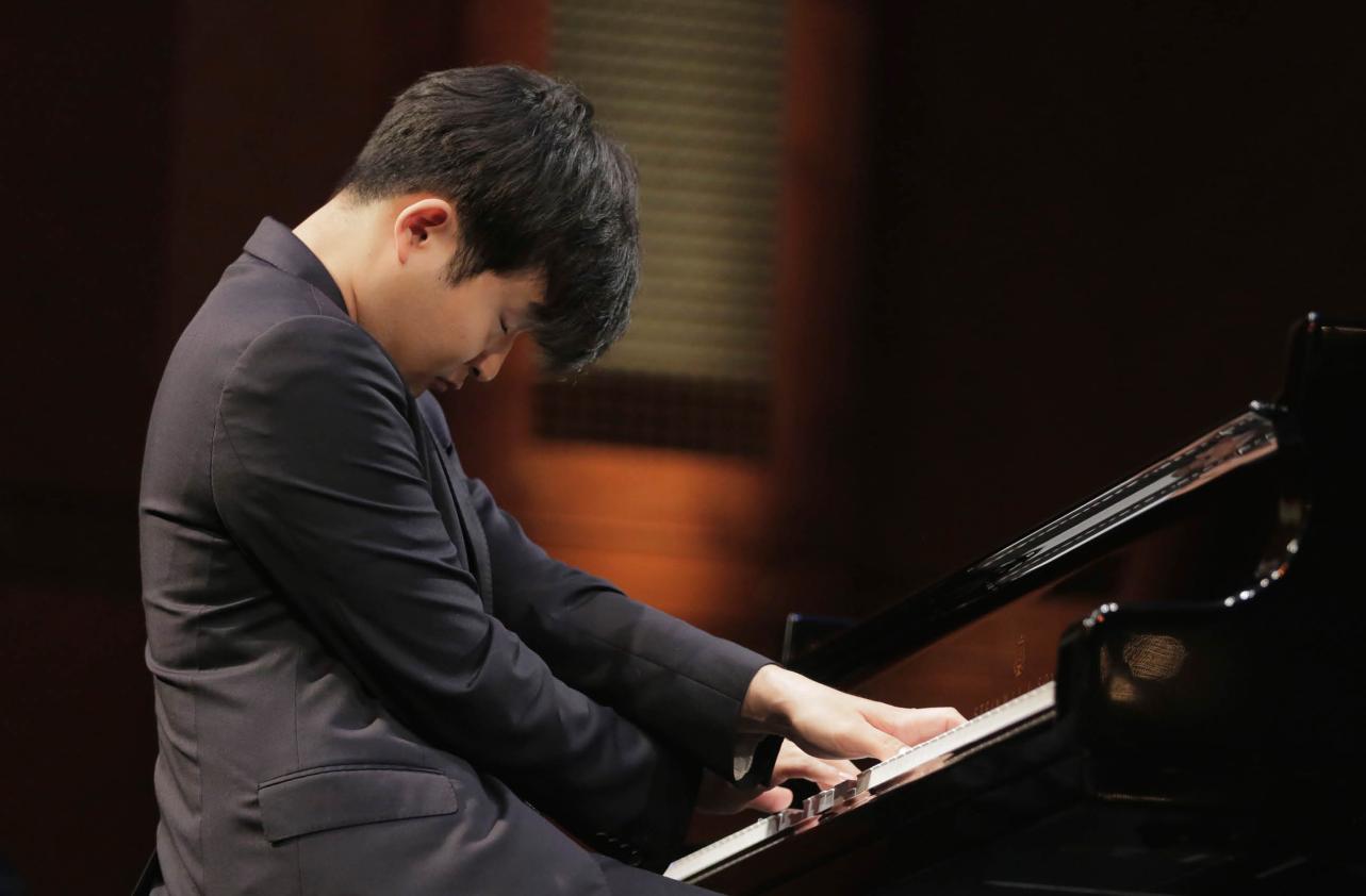 Yekwon Sunwoo performs Ravel's La Valse
